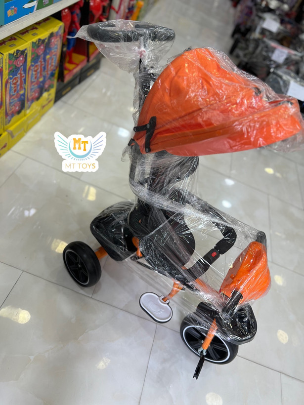 3 چرخه پدال دار و دسته و سایبان دار خارجی آیتم:Y900D چراغ موزیک جمع و باز شدن سایبان چرخش فرمان با دستی پشت دارای محافظ کودک دارای جا پایی برای کودک سبد جلو و عقب برای وسایل جای شیکر یا قمقمه روی دسته پشتی تک رنگ